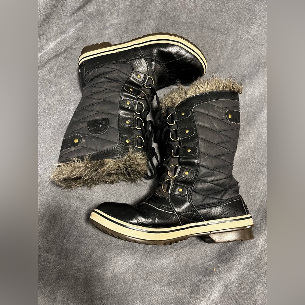 Tofino II Waterproof Winter Boots – Size 8.5